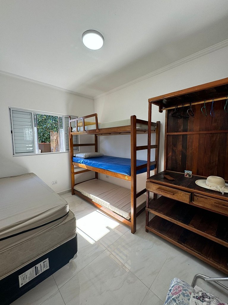 849 Casa com piscina pé na areia