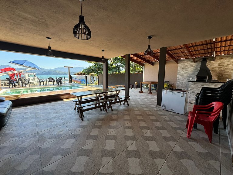 849 Casa com piscina pé na areia